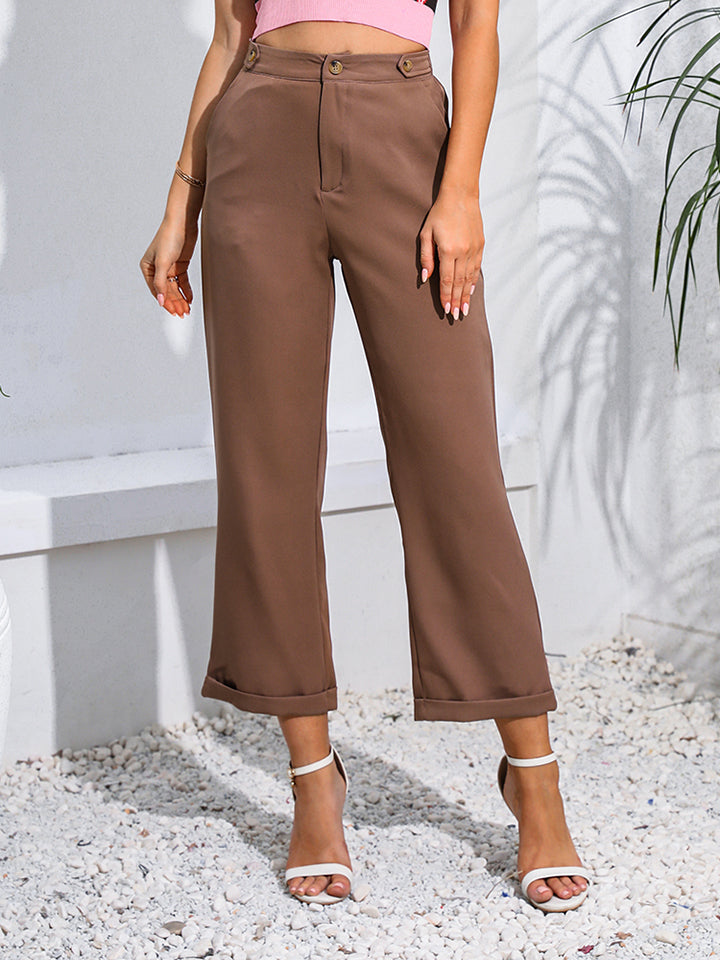 Cropped straight leg pants with pockets, fashion style.