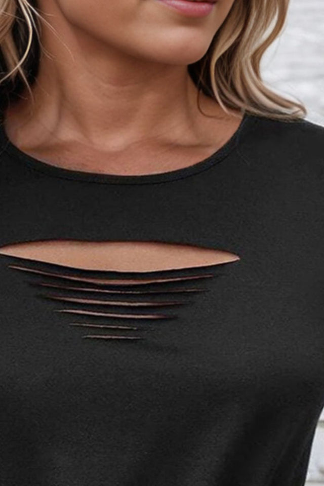 Round neck tank top with cutout and twisted details.