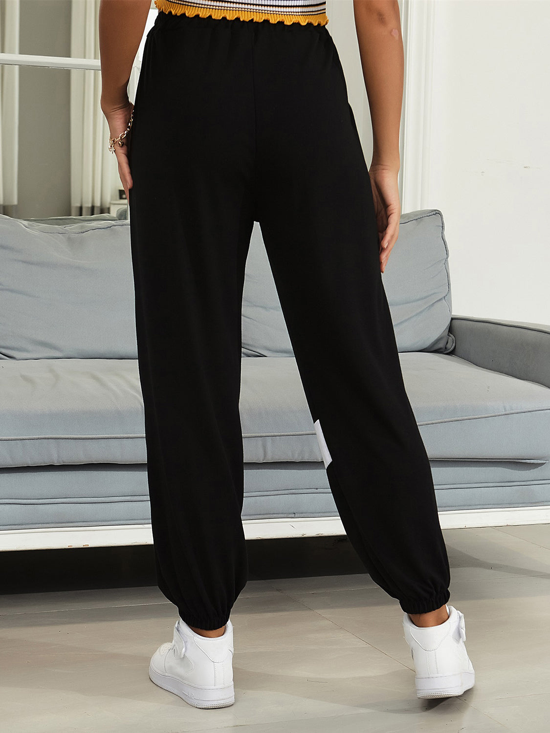Drawstring contrast joggers with pockets, opaque.