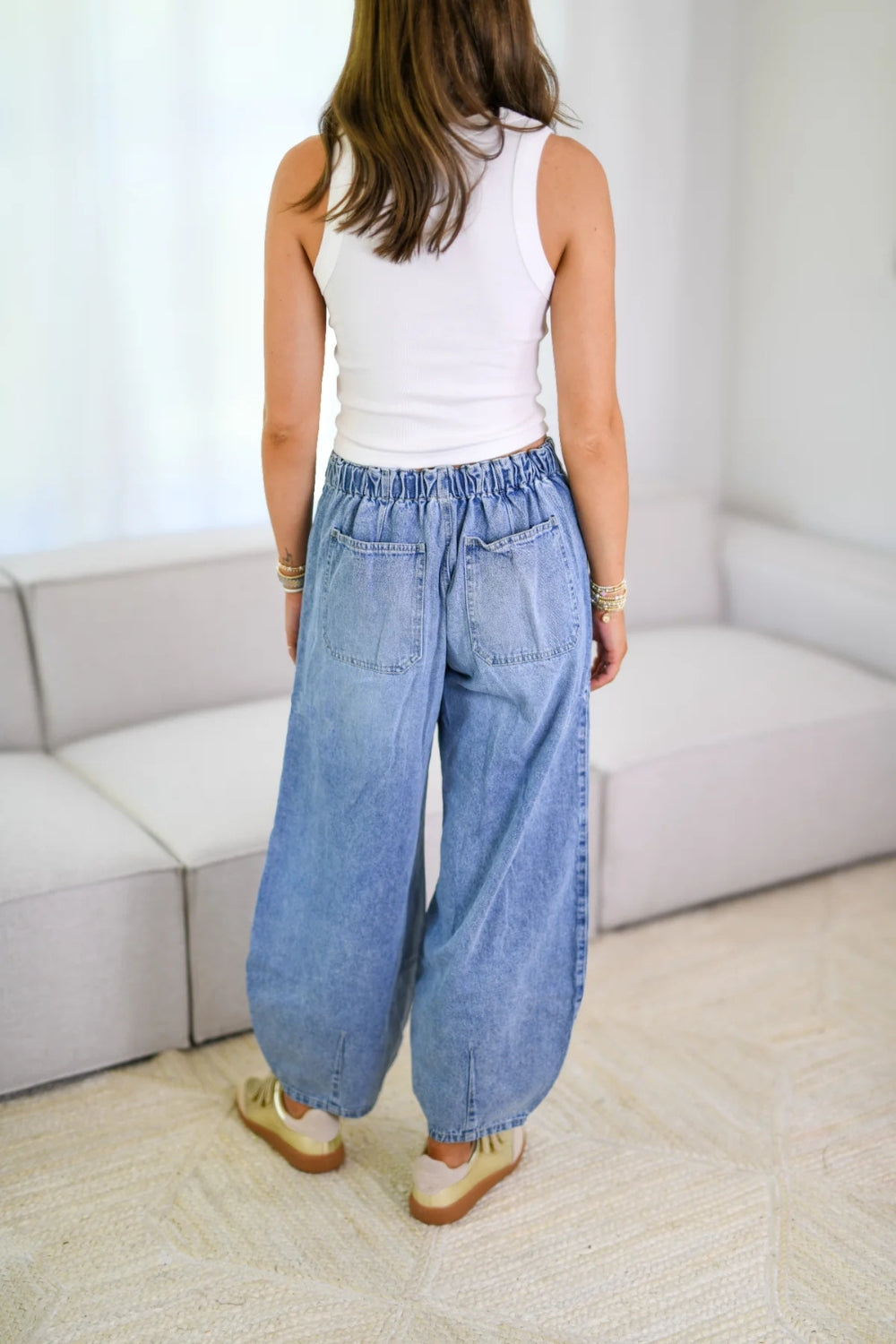 Drawstring jeans with pockets.