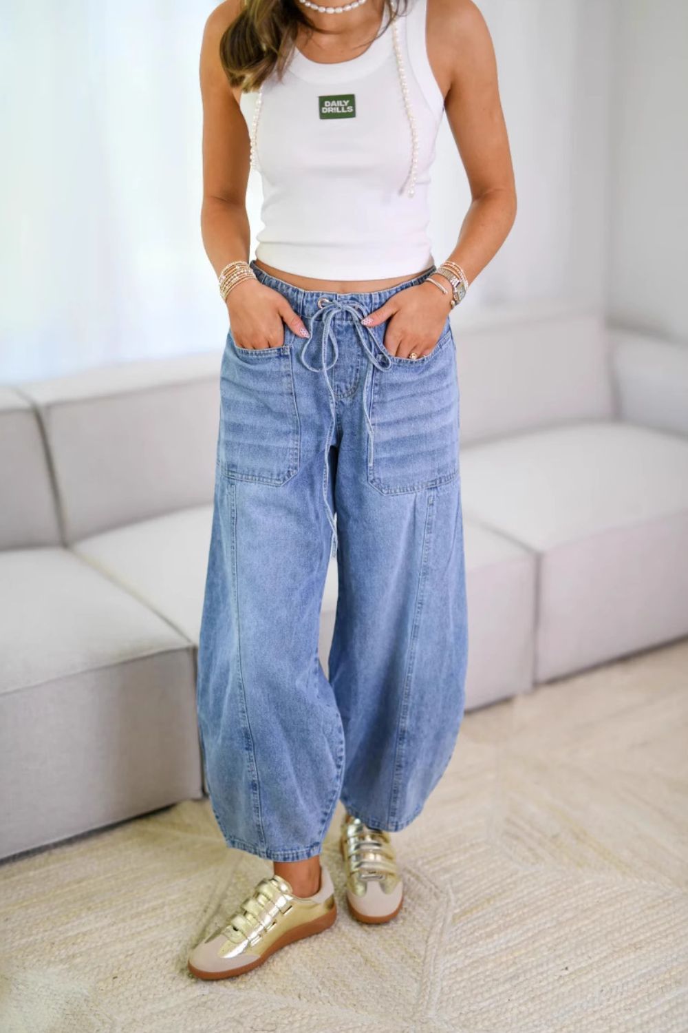 Drawstring jeans with pockets.