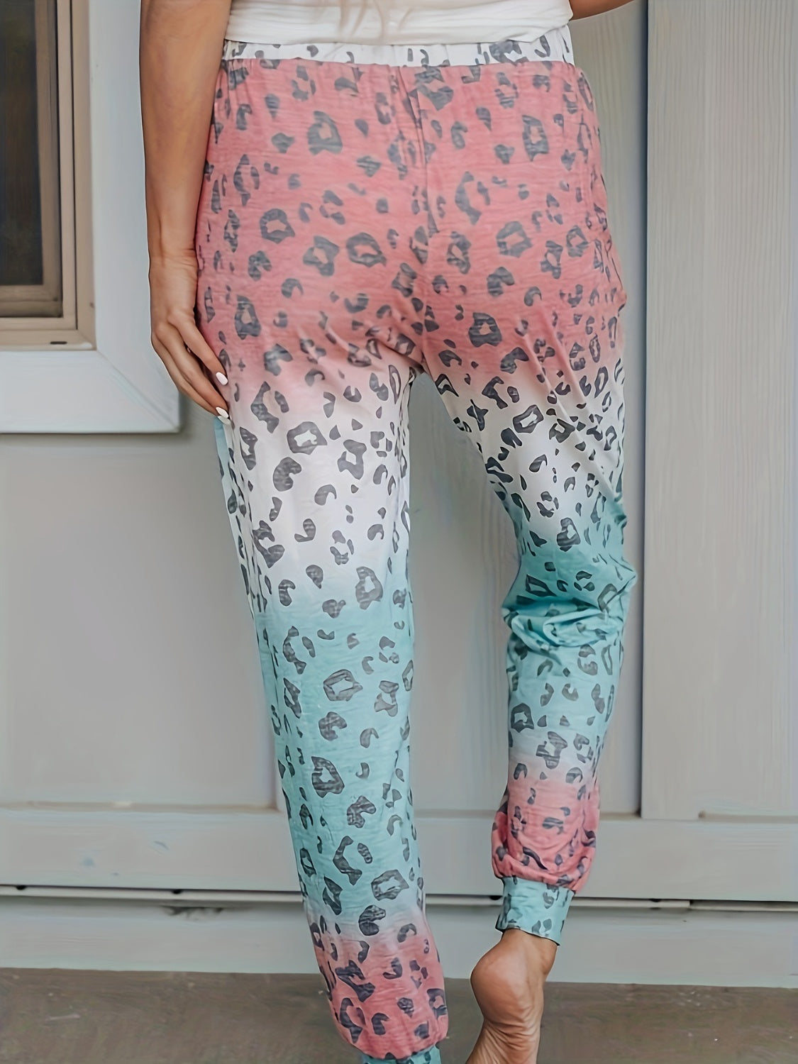 Drawstring leopard pants with pockets, opaque.