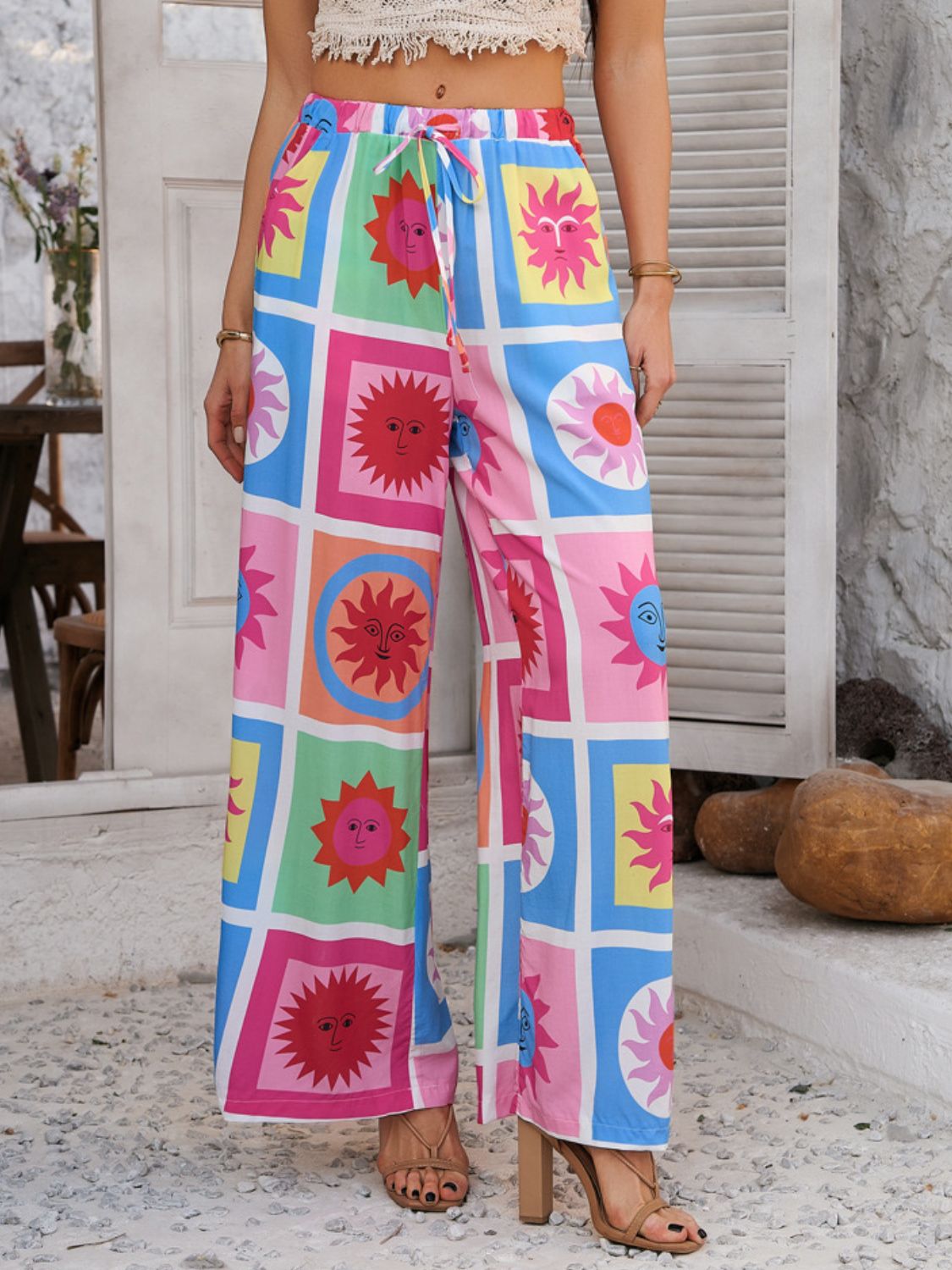 Drawstring printed wide leg pants with pockets, opaque.