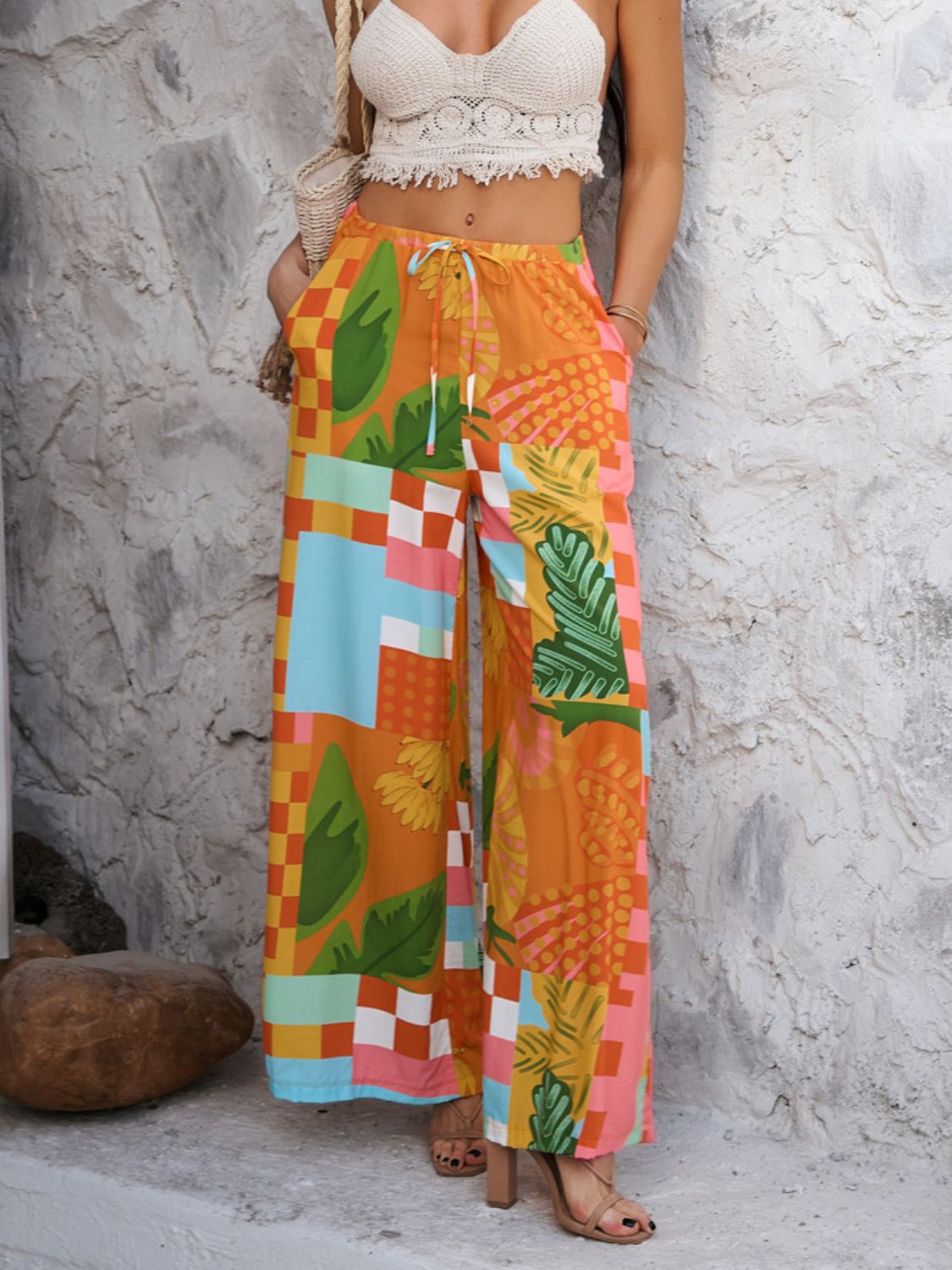 Drawstring printed wide leg pants with pockets, opaque.