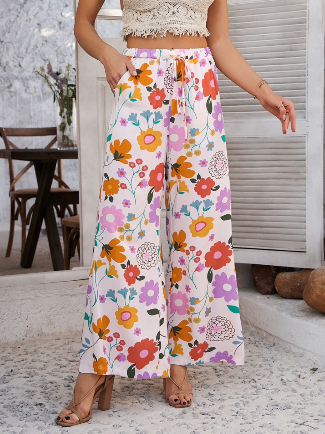 Drawstring printed wide leg pants with pockets, opaque.