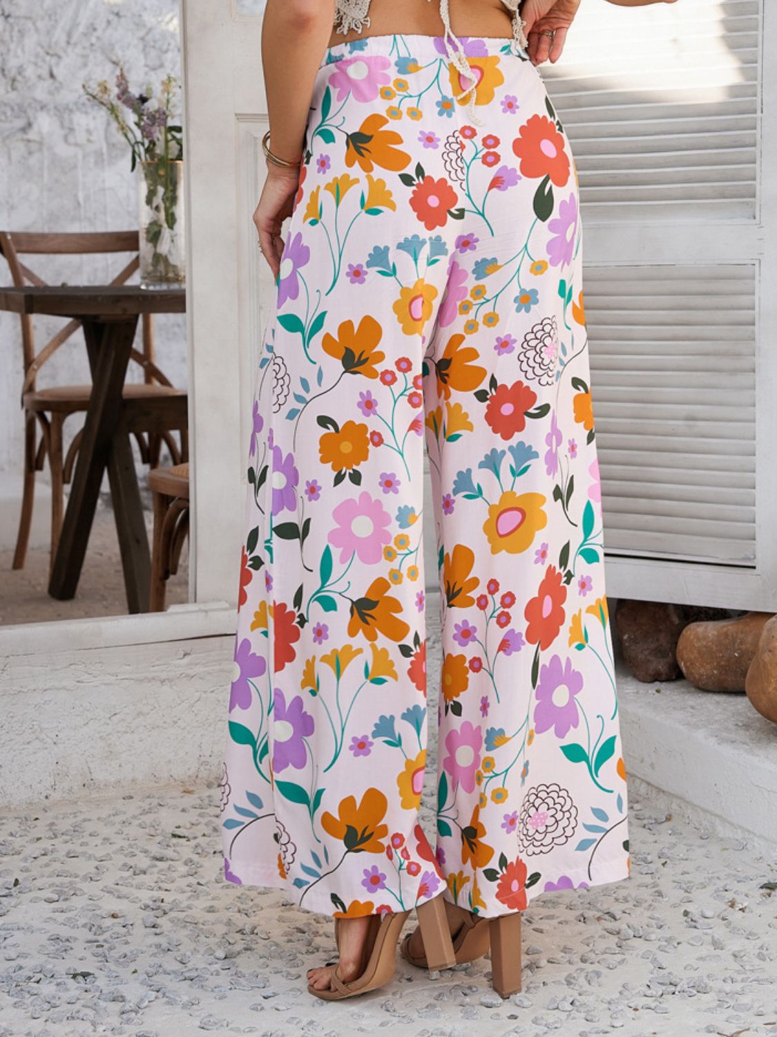 Drawstring printed wide leg pants with pockets, opaque.