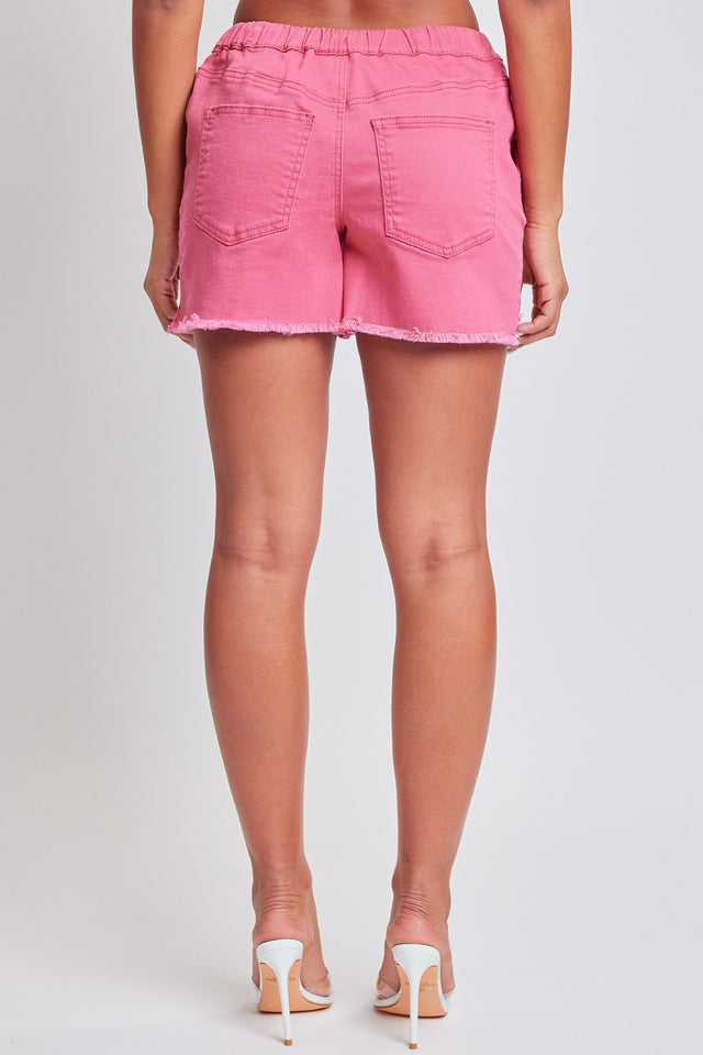 Drawstring raw hem shorts.