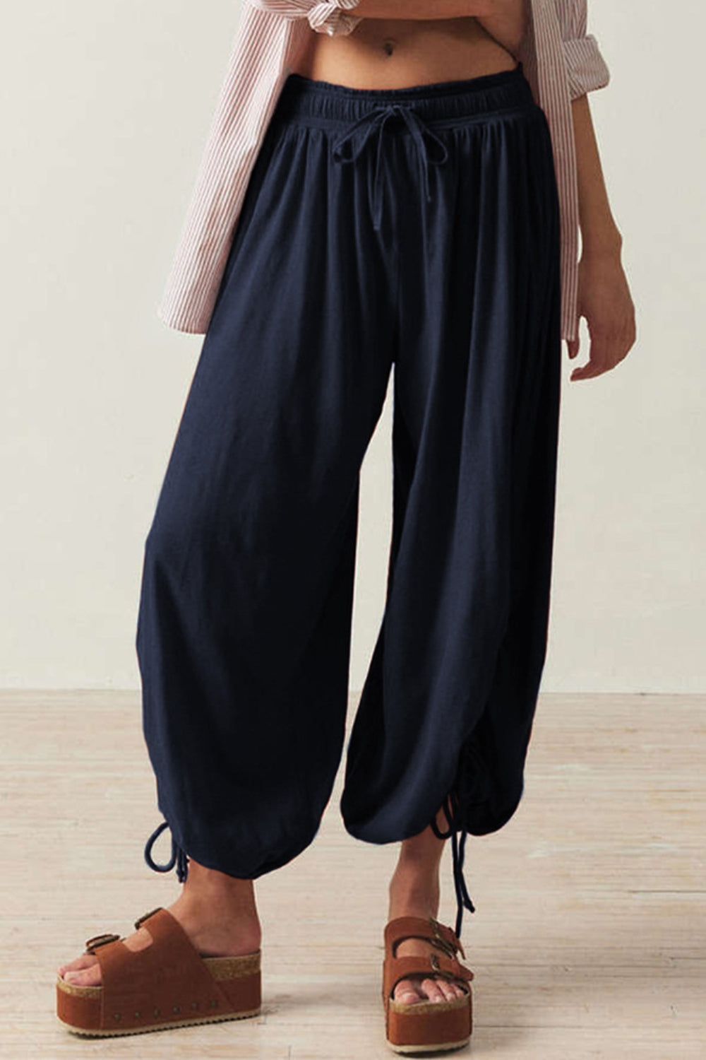 Drawstring ruched pants, opaque.