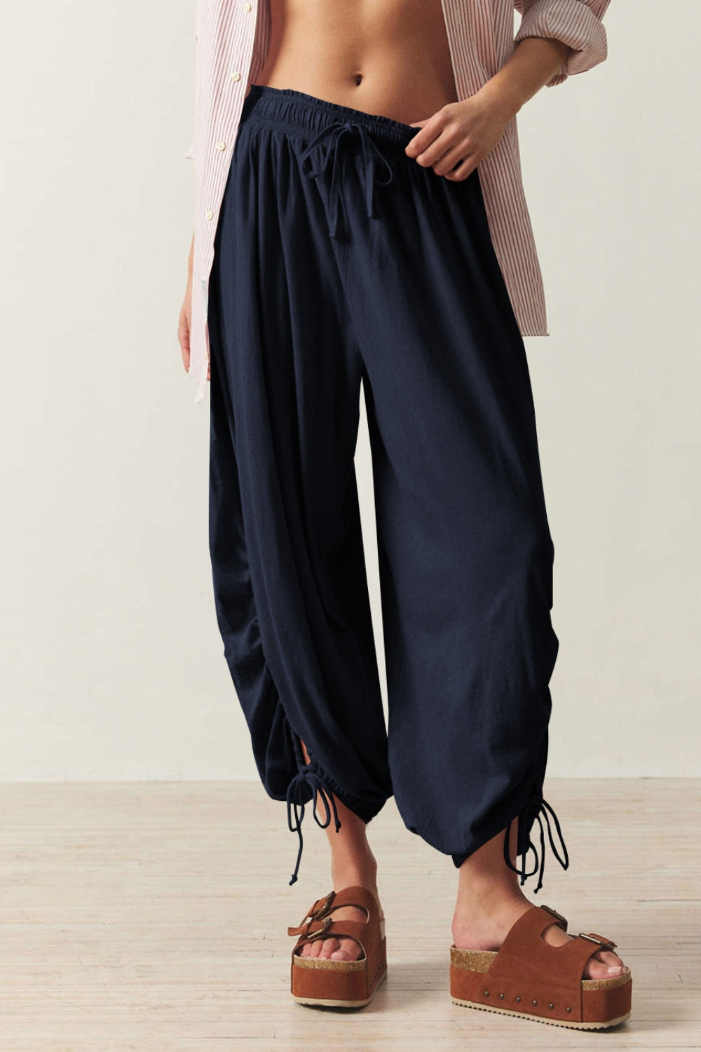 Drawstring ruched pants, opaque.