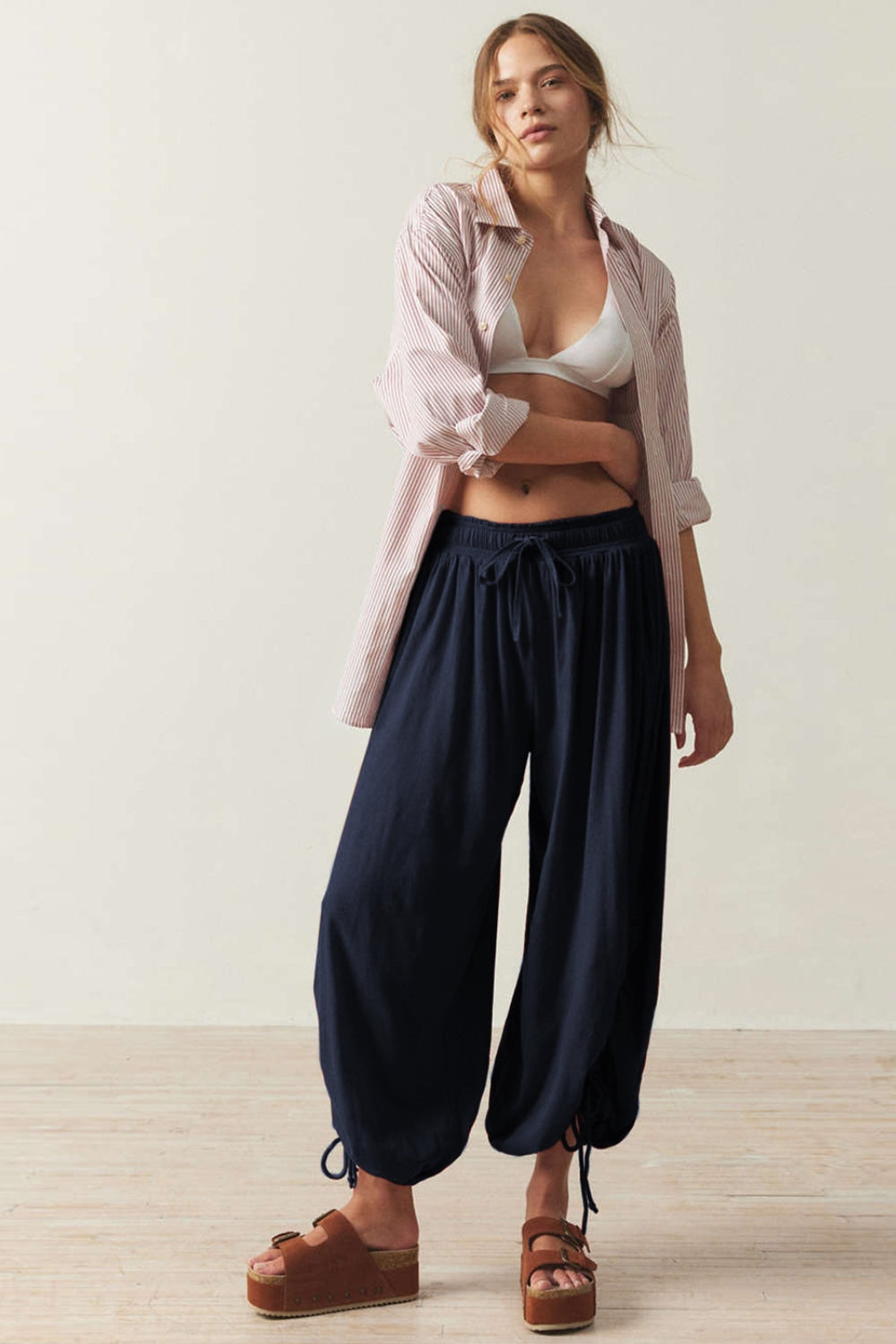 Drawstring ruched pants, opaque.