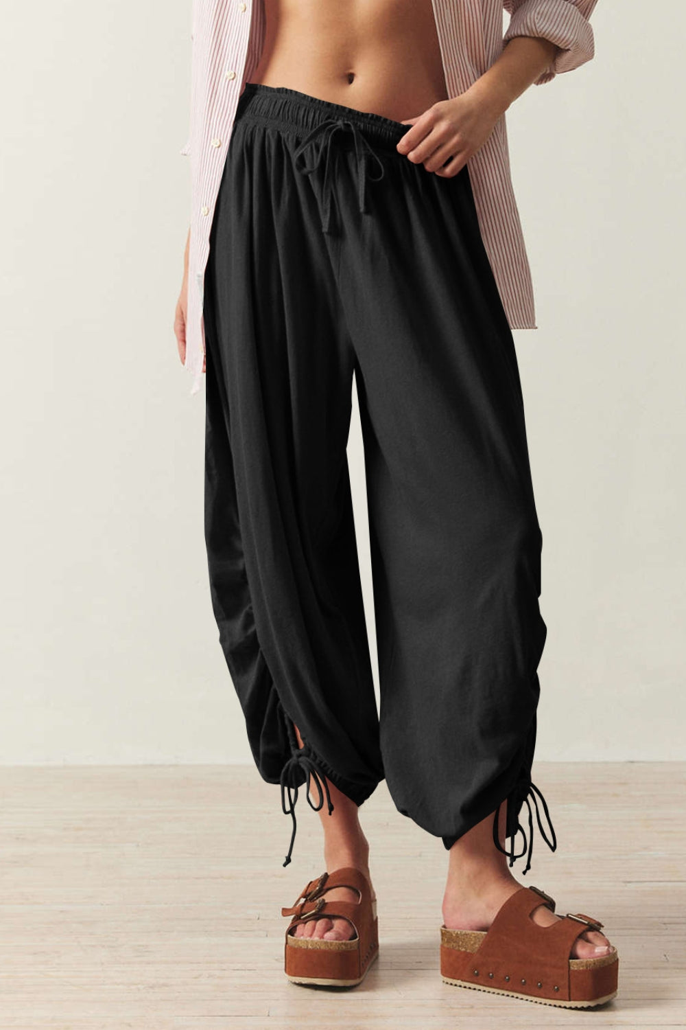 Drawstring ruched pants, opaque.