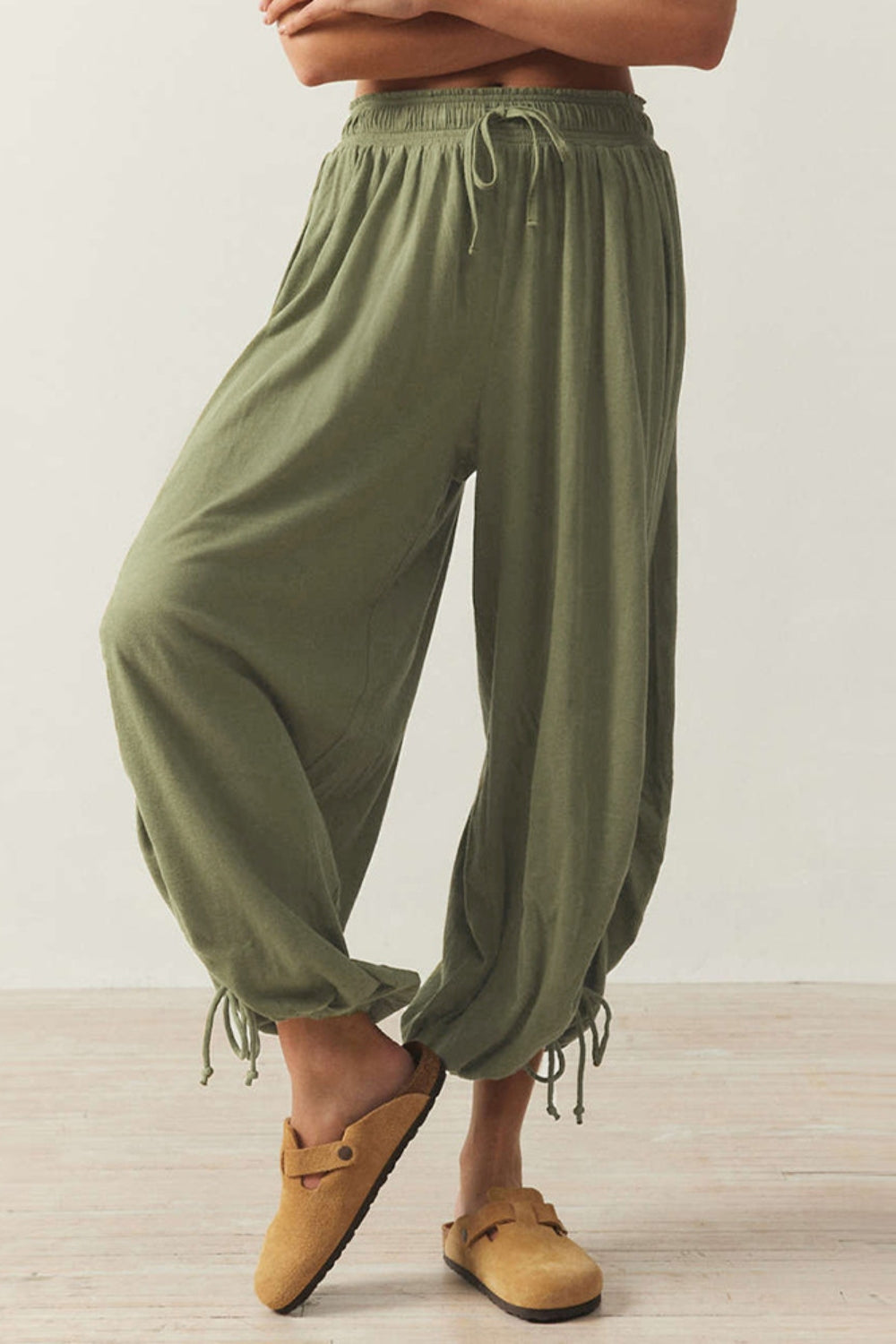 Drawstring ruched pants, opaque.