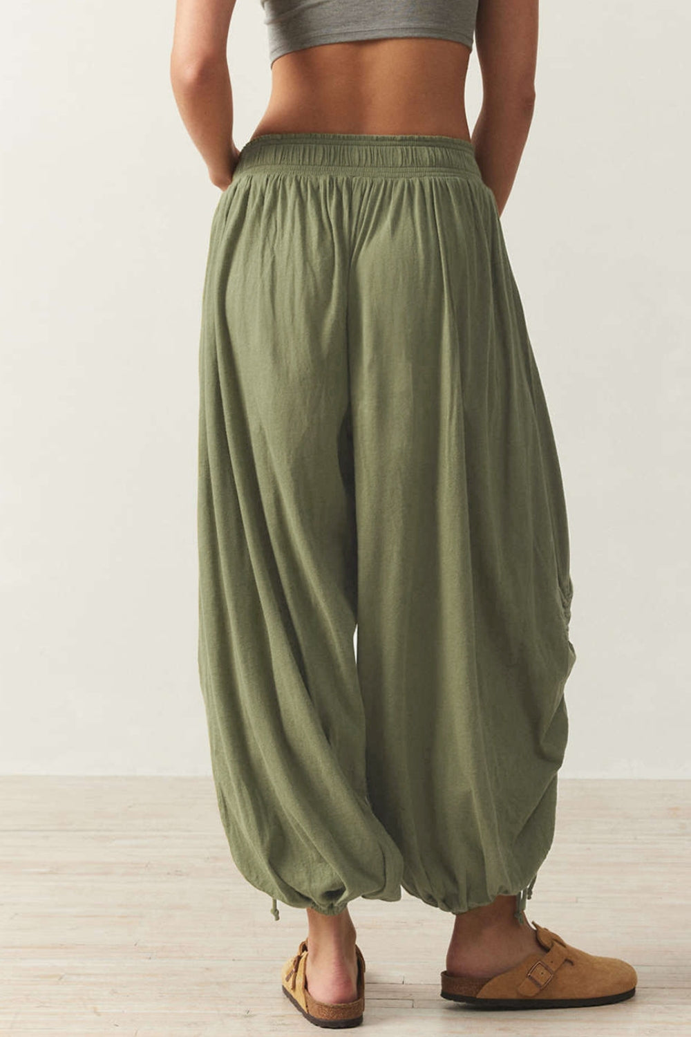 Drawstring ruched pants, opaque.