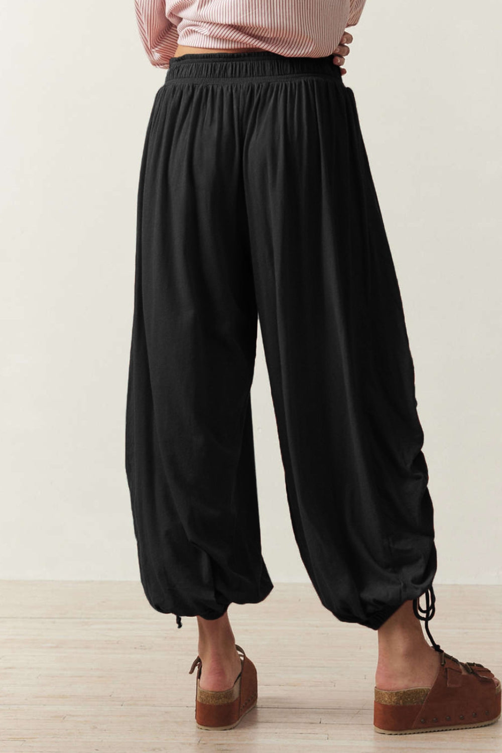 Drawstring ruched pants, opaque.