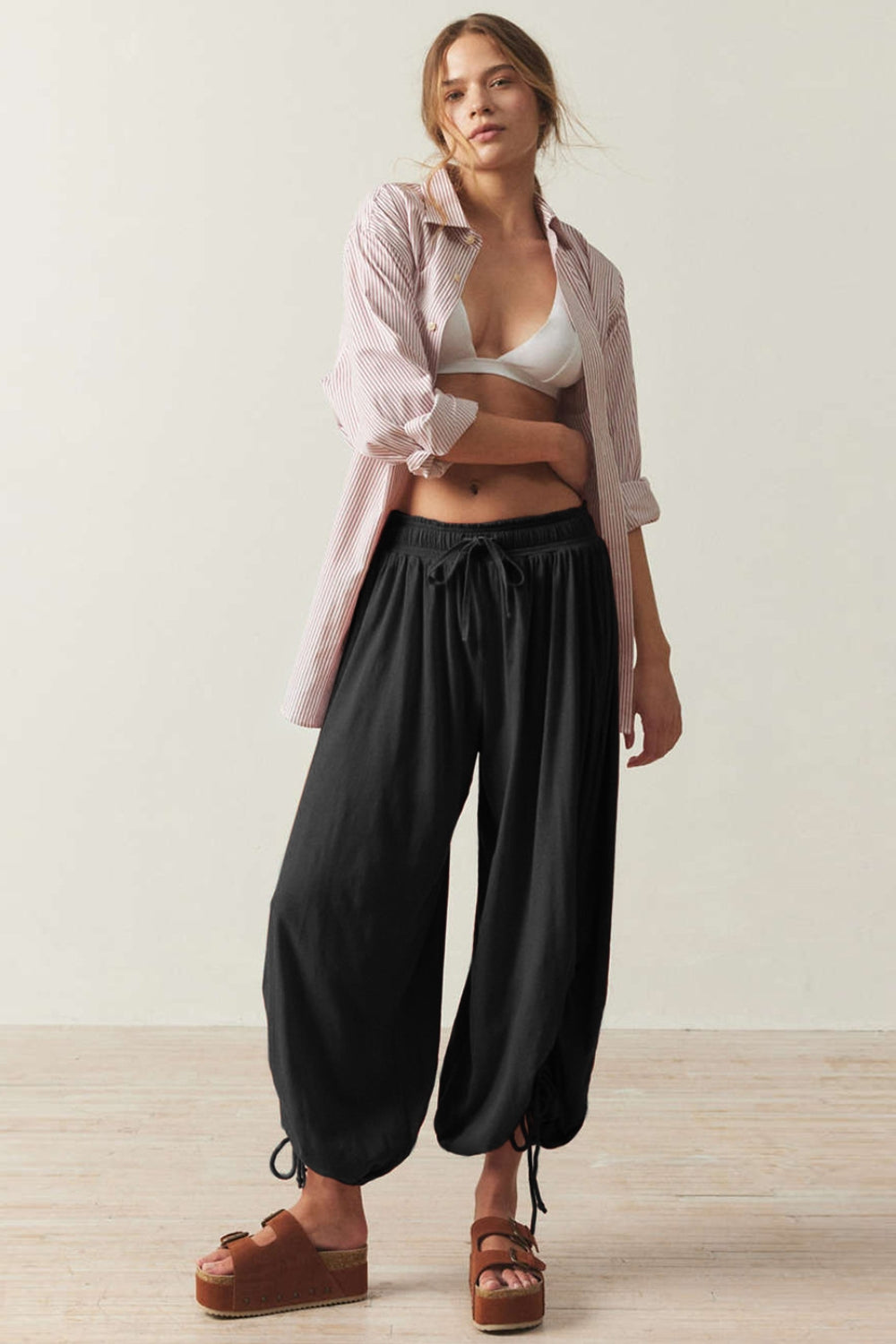 Drawstring ruched pants, opaque.