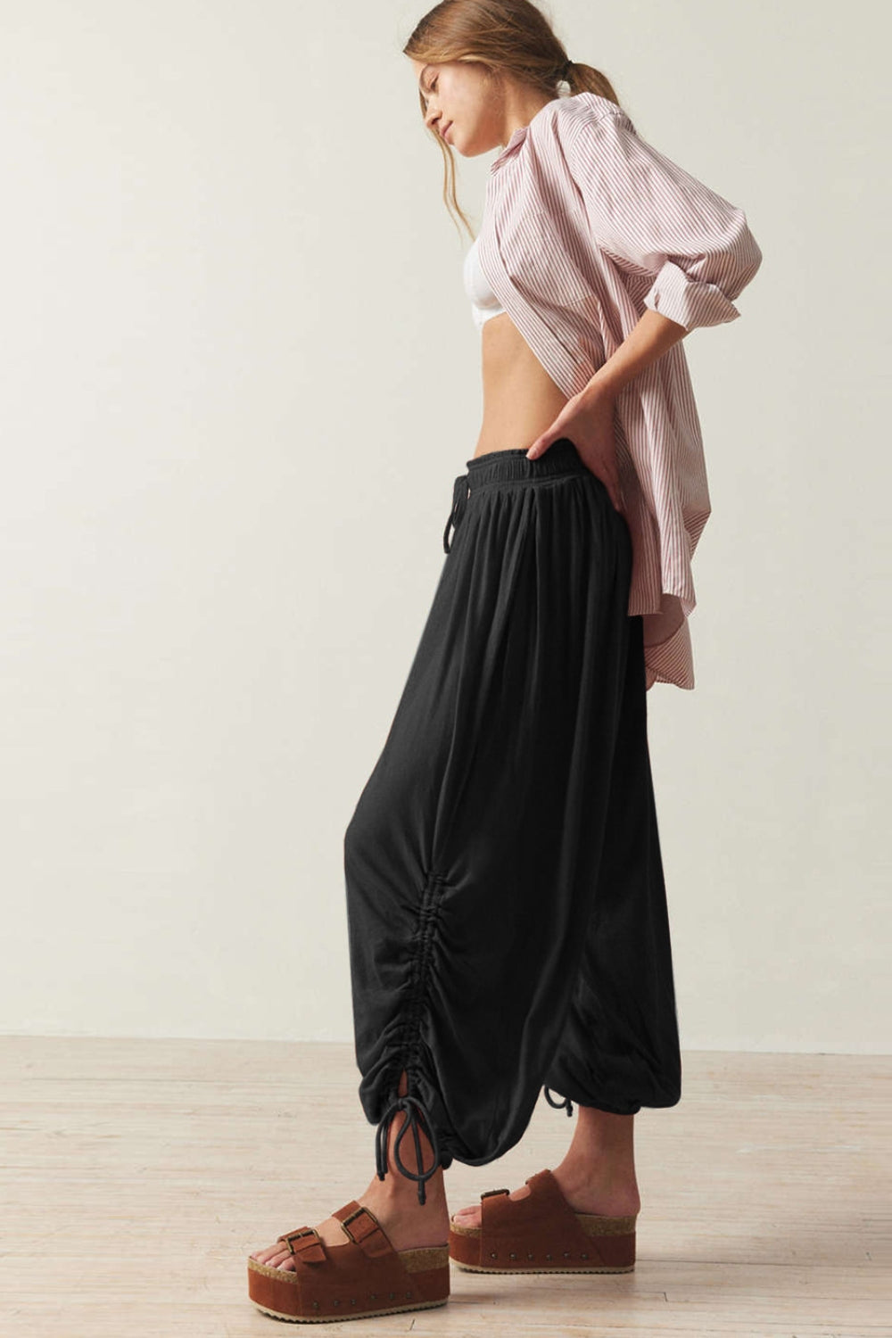 Drawstring ruched pants, opaque.