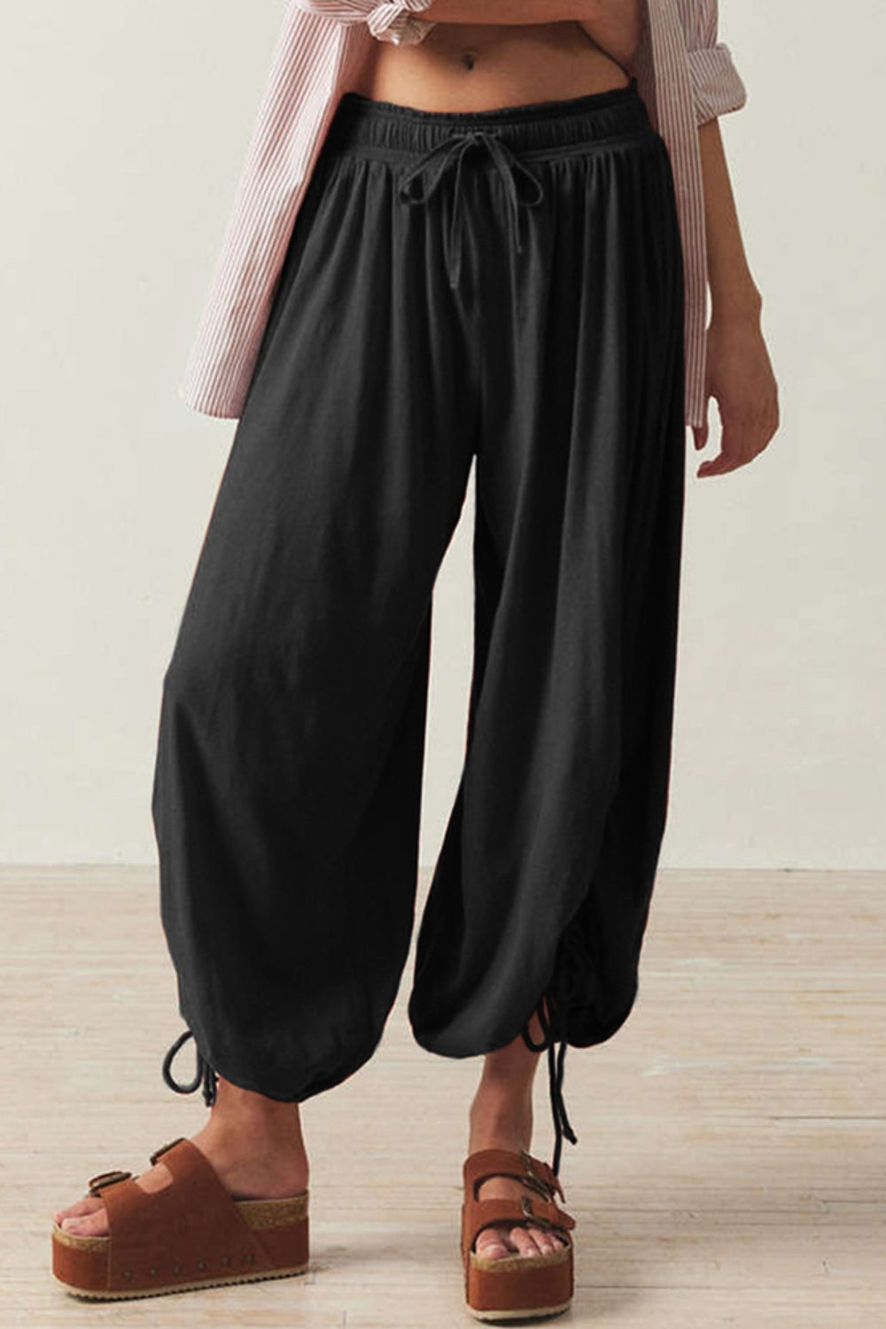 Drawstring ruched pants, opaque.