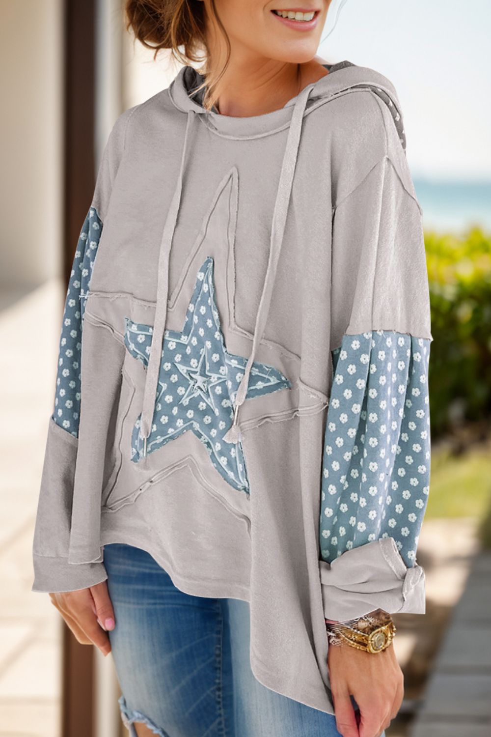 Drawstring star long sleeve hoodie.