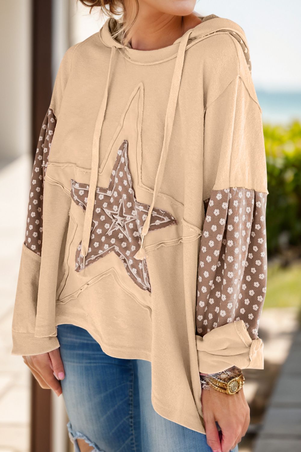 Drawstring star long sleeve hoodie.