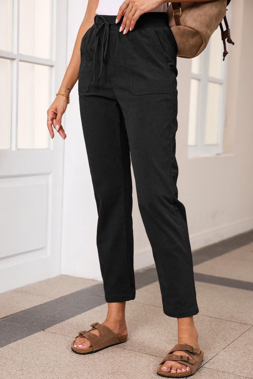 Drawstring straight pants with pockets, opaque.