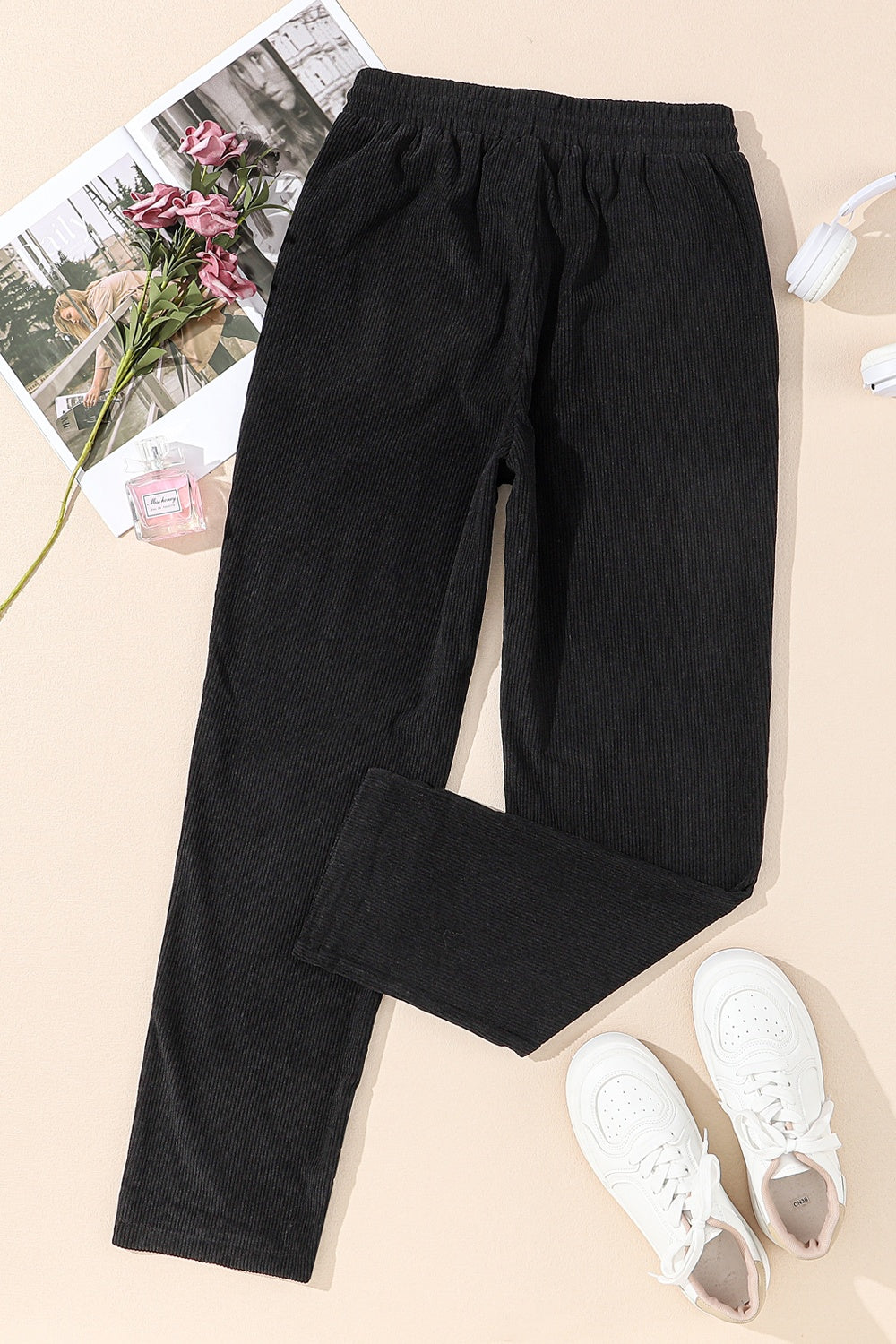 Drawstring straight pants with pockets, opaque.