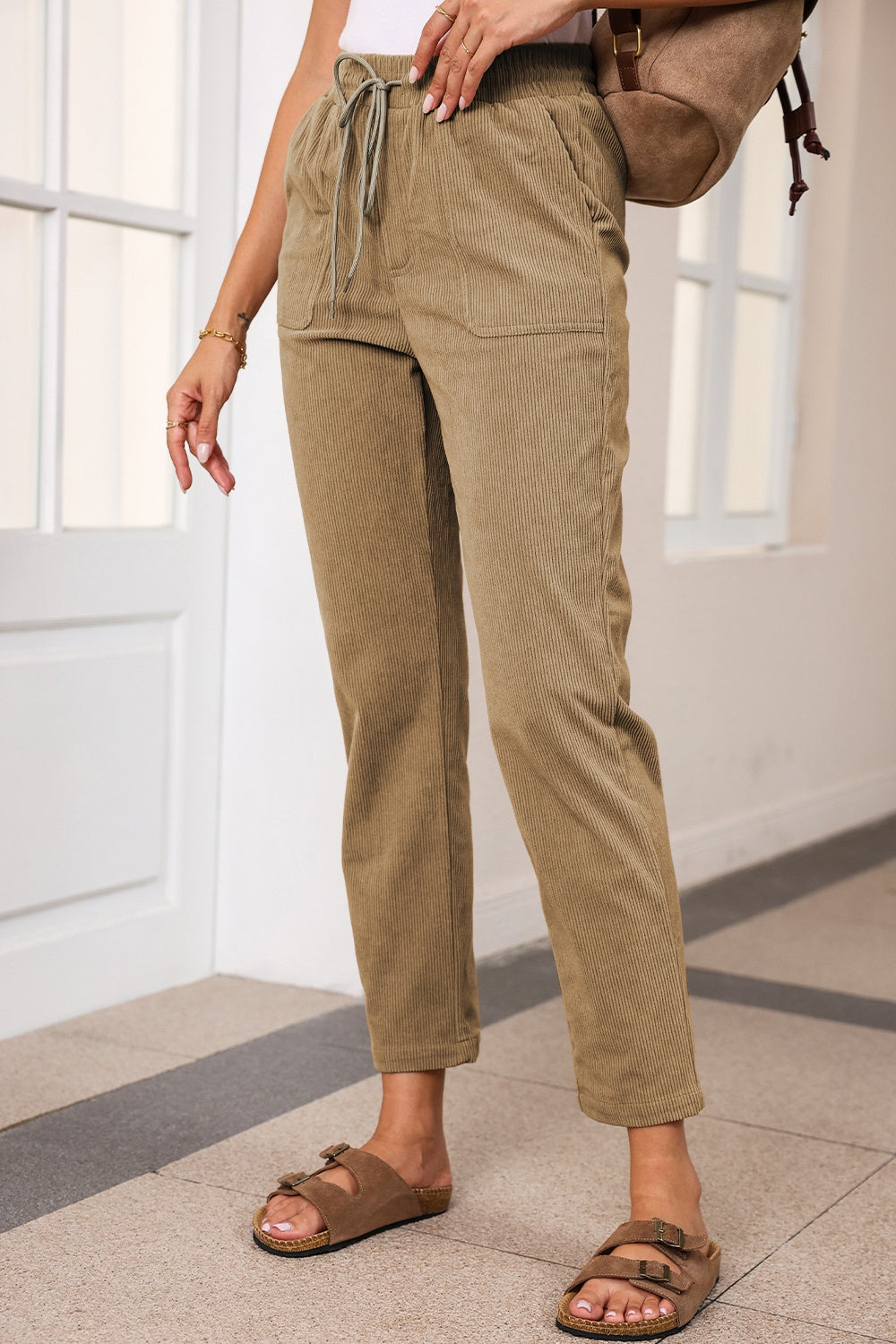 Drawstring straight pants with pockets, opaque.
