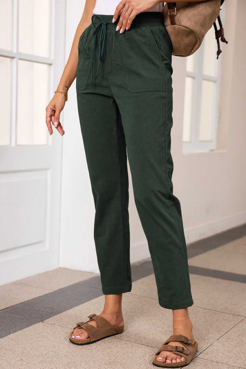 Drawstring straight pants with pockets, opaque.