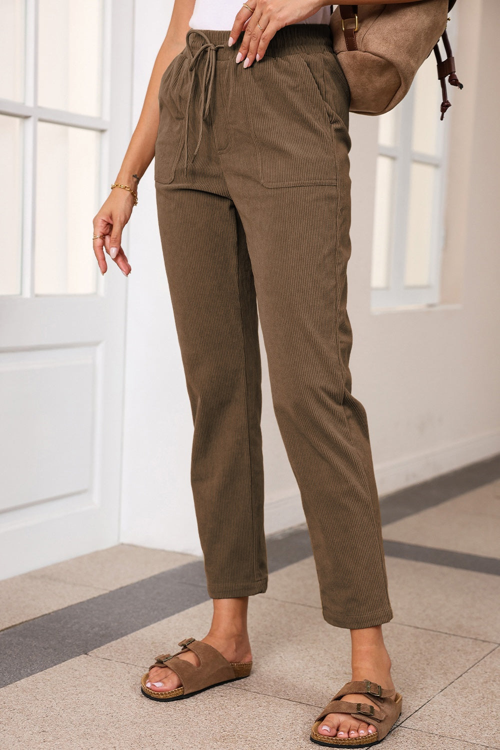 Drawstring straight pants with pockets, opaque.