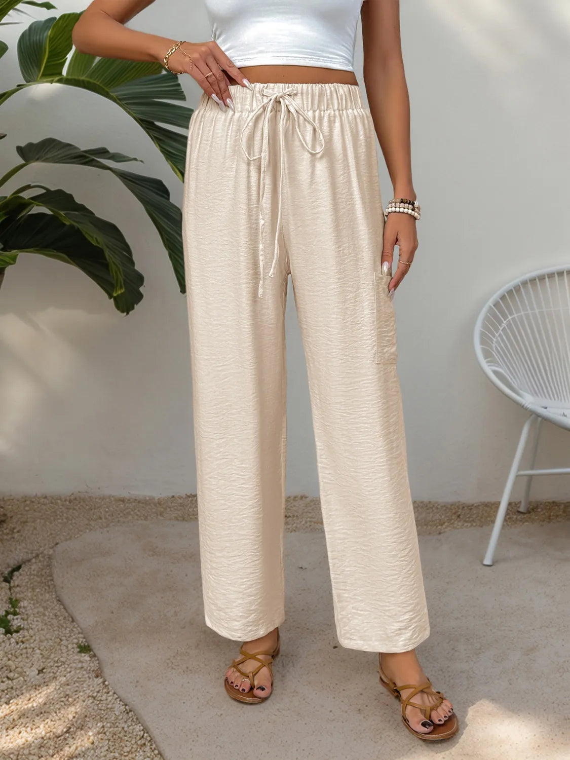 Drawstring wide leg pants with pockets.