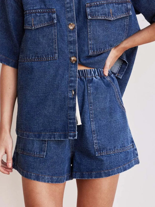 Elastic waist denim shorts with drawstring and pockets.