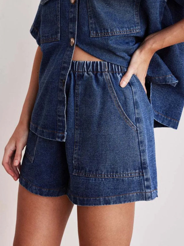 Elastic waist denim shorts with drawstring and pockets.
