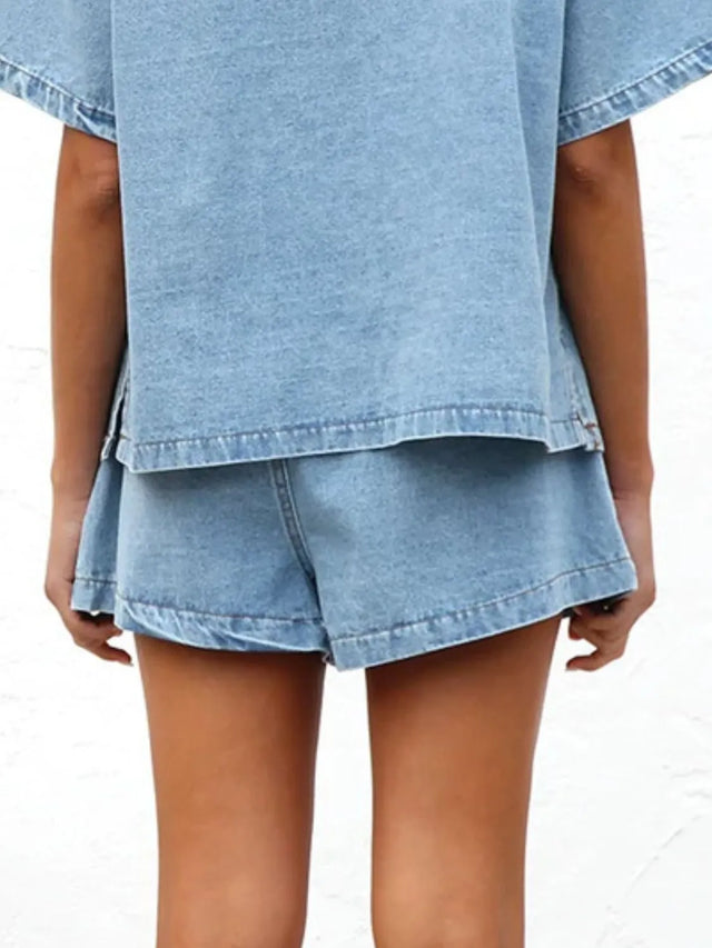 Elastic waist denim shorts with drawstring and pockets.