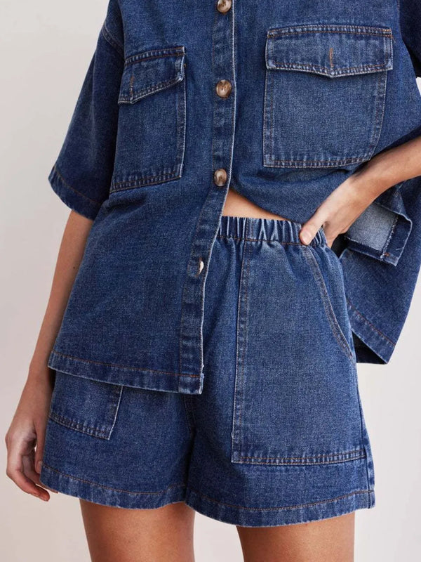 Elastic waist denim shorts with drawstring and pockets.