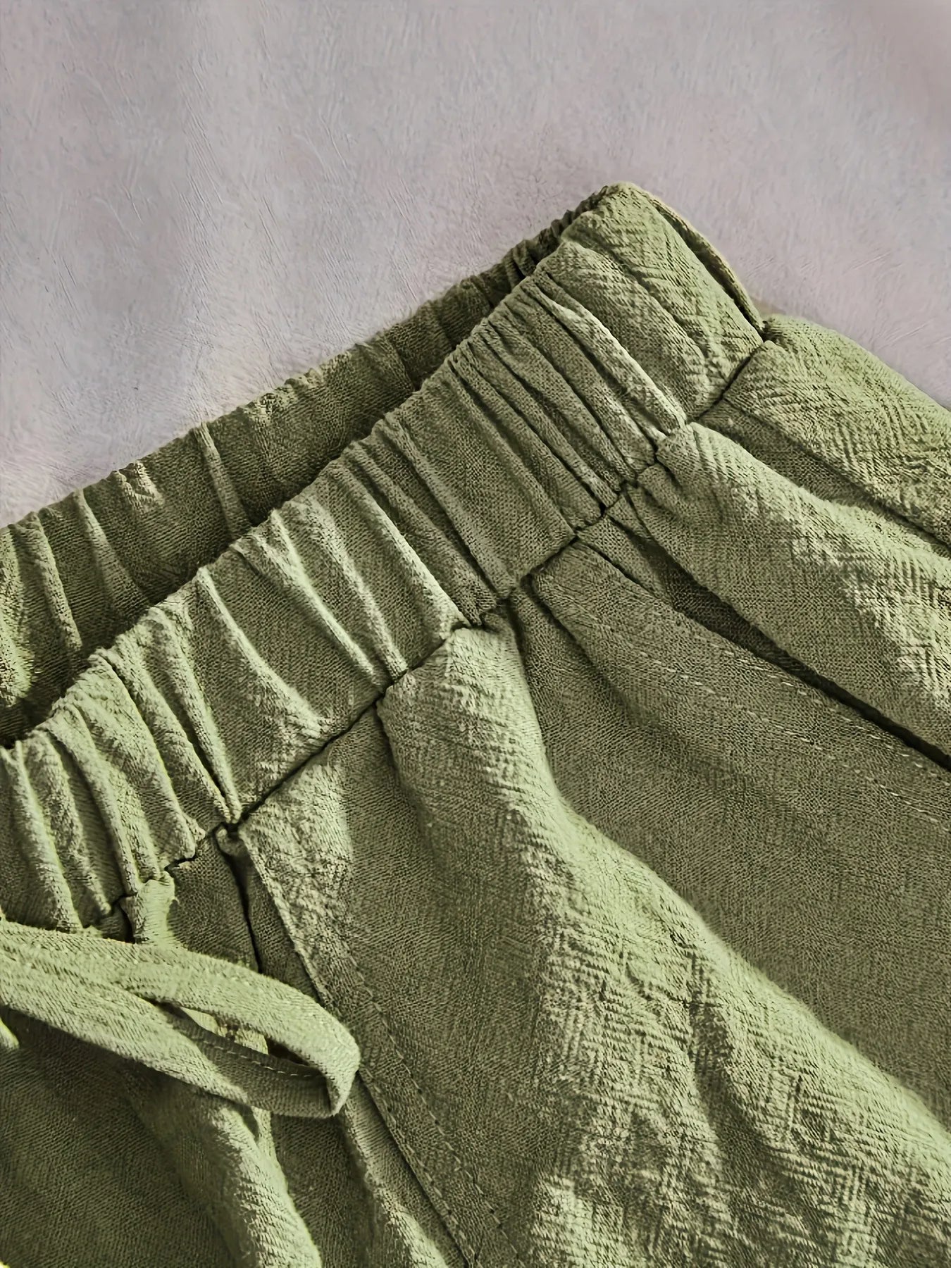 Elastic waist shorts with drawstring and pockets.