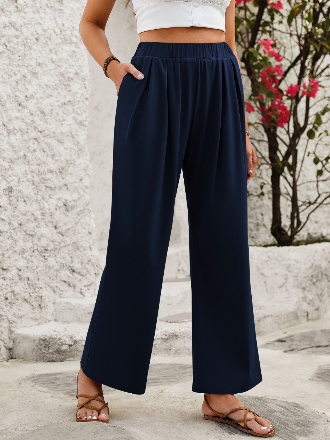 Elastic waist wide leg pants with pockets, opaque.