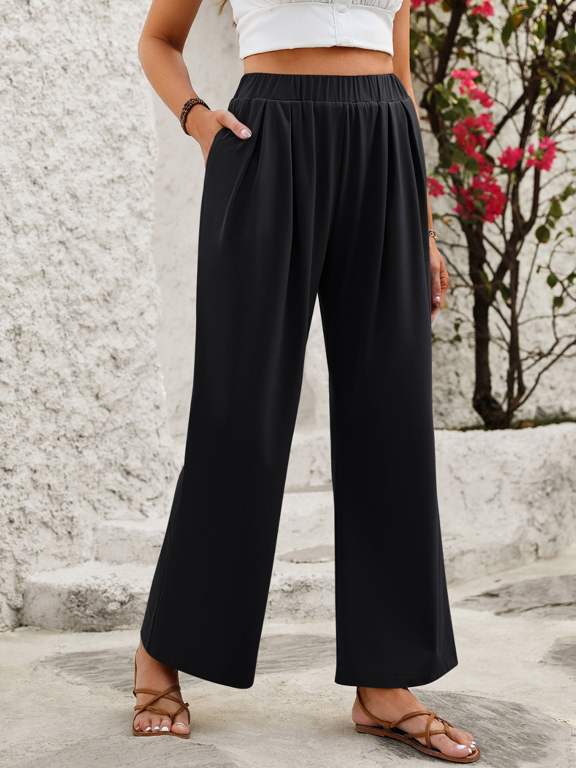 Elastic waist wide leg pants with pockets, opaque.