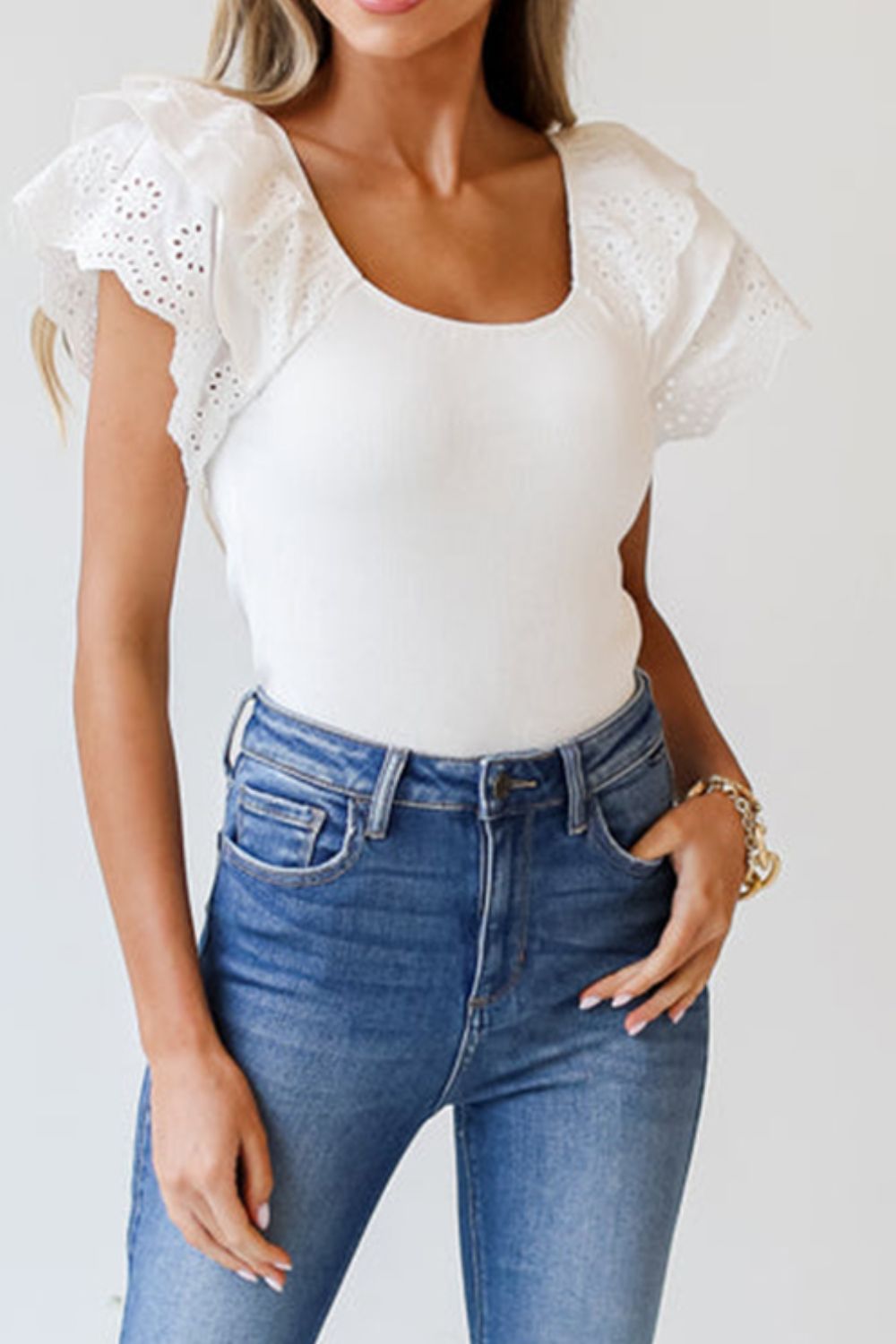 Eyelet ruffle sleeve slim top.