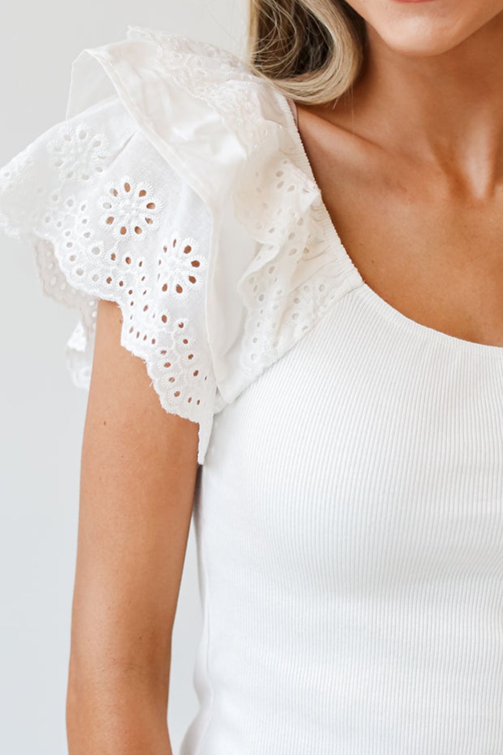 Eyelet ruffle sleeve slim top.
