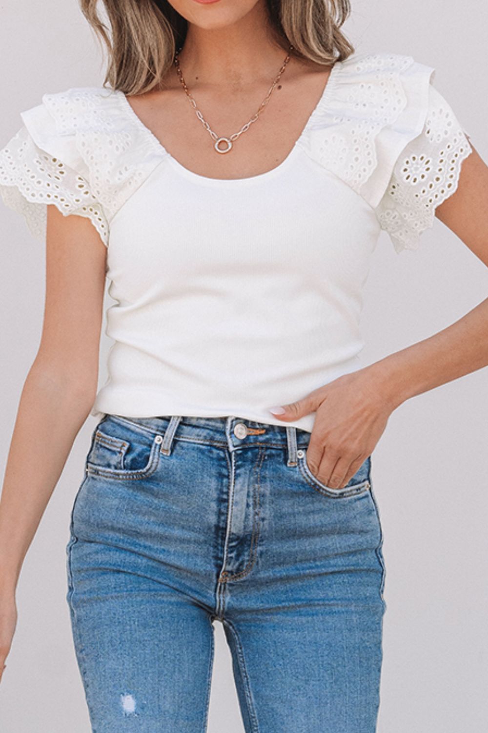 Eyelet ruffle sleeve slim top.