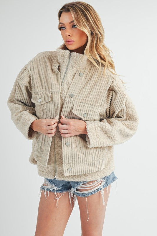 Fake two pieces turtleneck sherpa jacket with pockets and ribbed details.