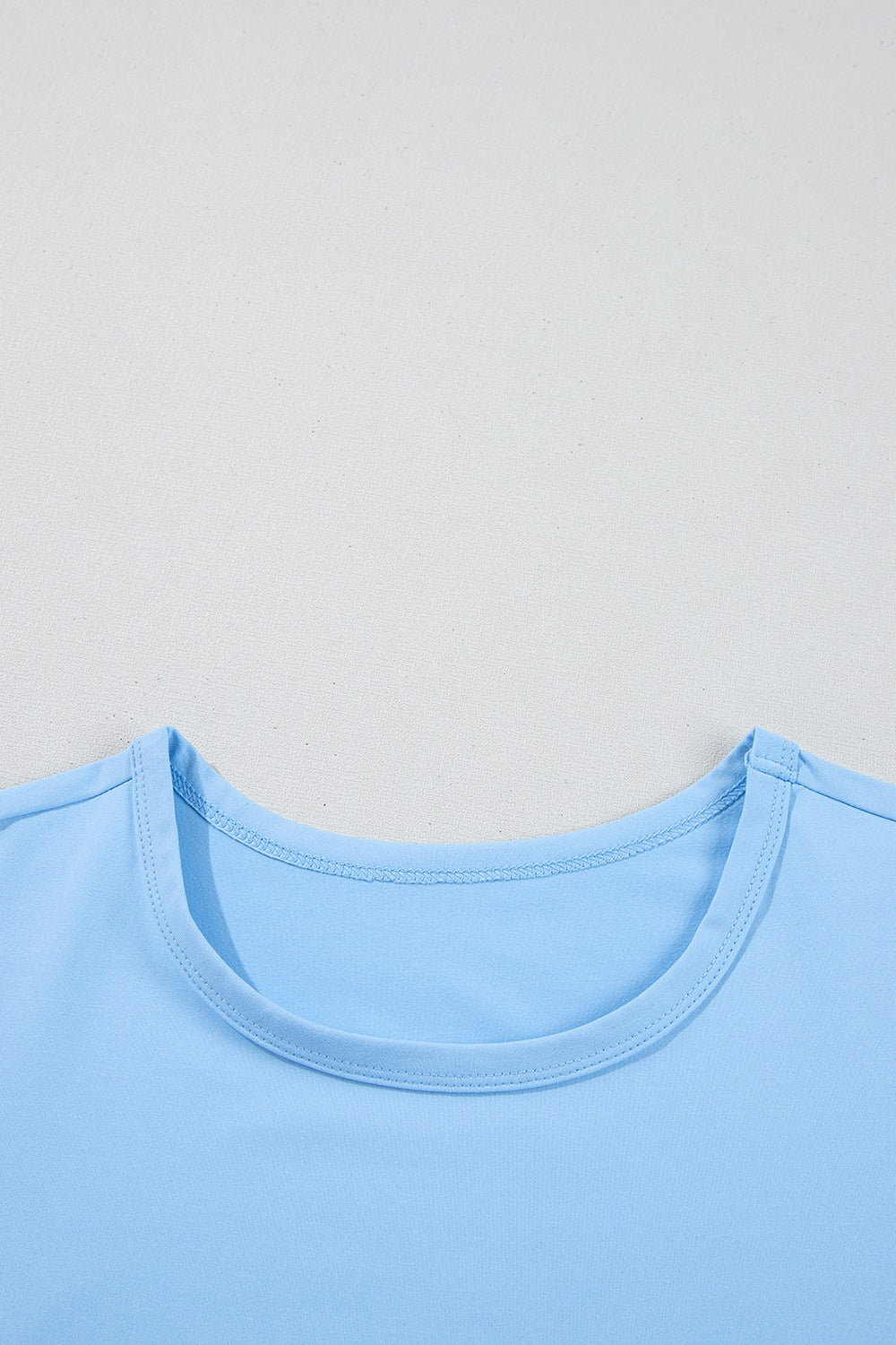 Floral mesh puff sleeve round neck top.