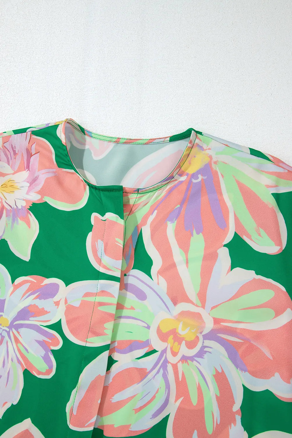 Floral pleated puff sleeve shirt.