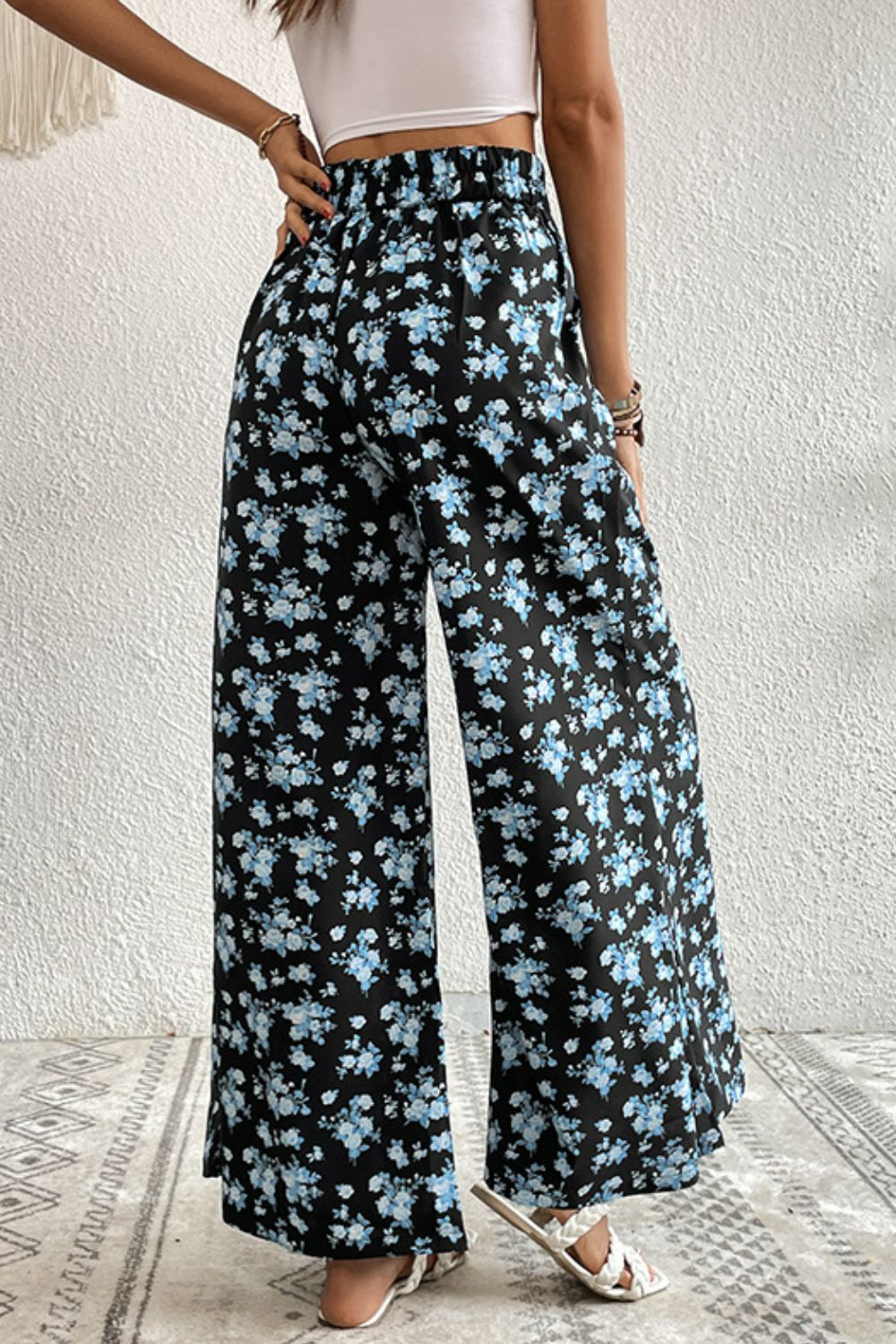 Floral pocket culottes, vacation casual style.