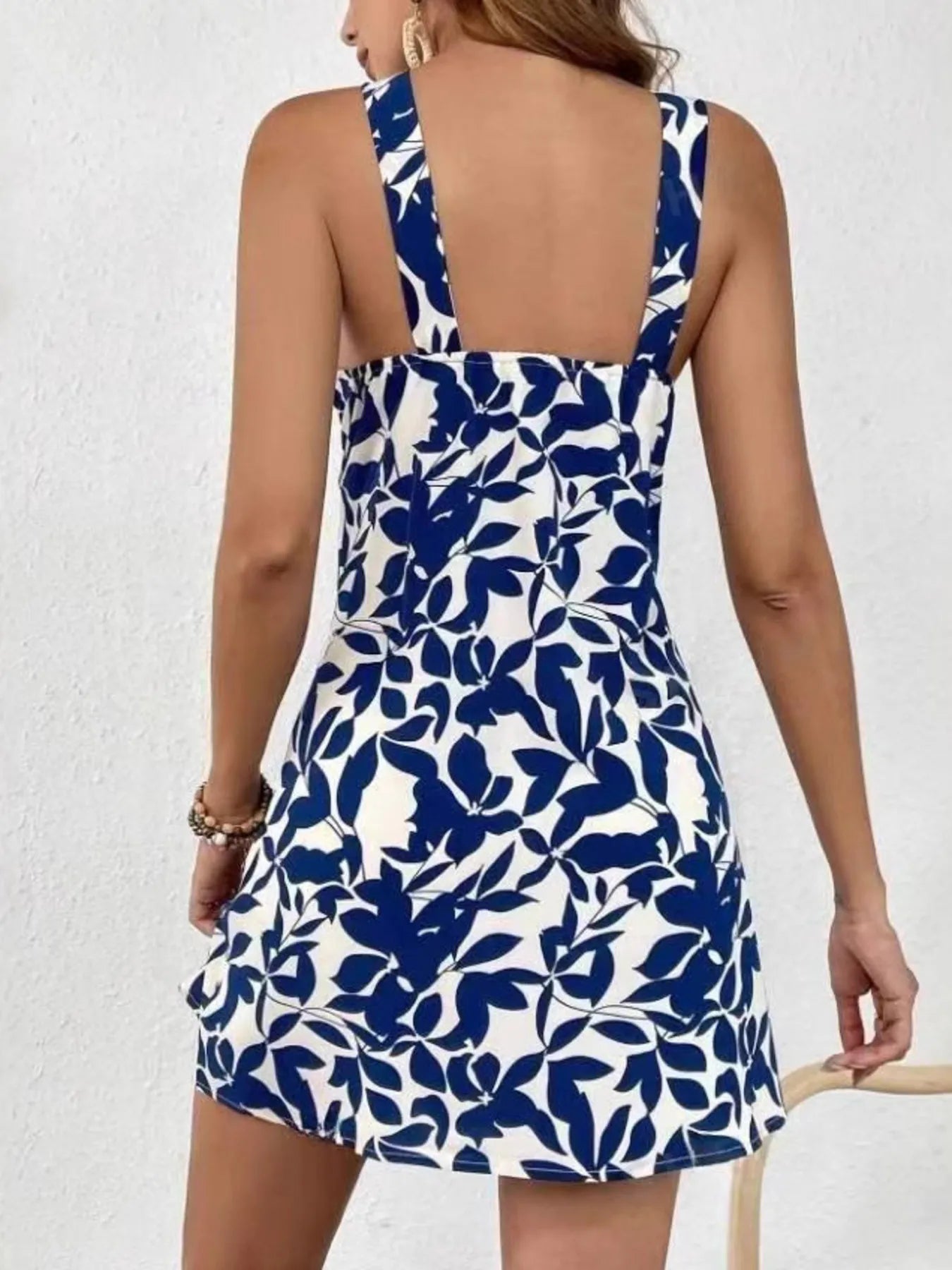 Floral Print Sleeveless Mini Dress.