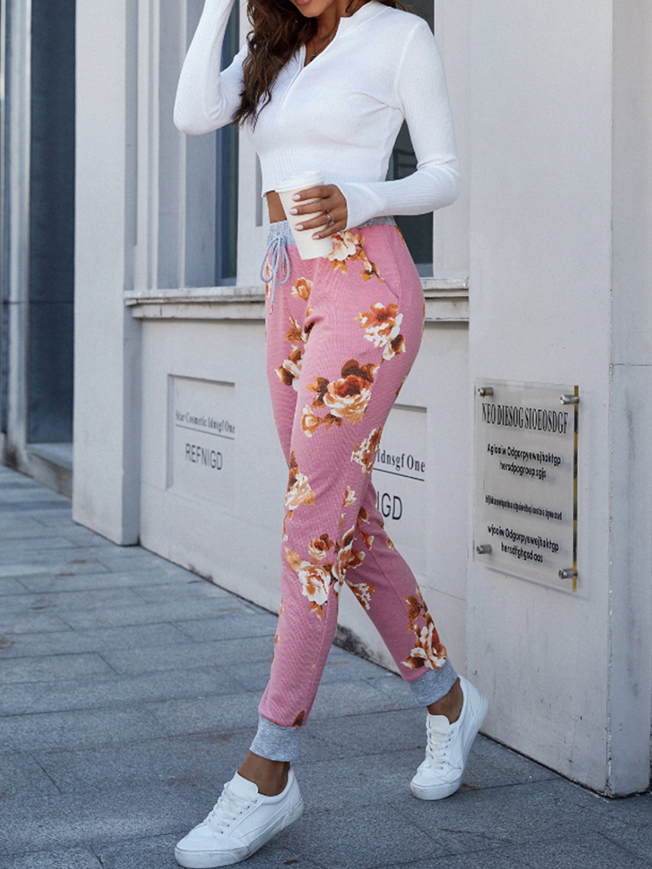 Floral print slim fit long pants with drawstring, casual style.