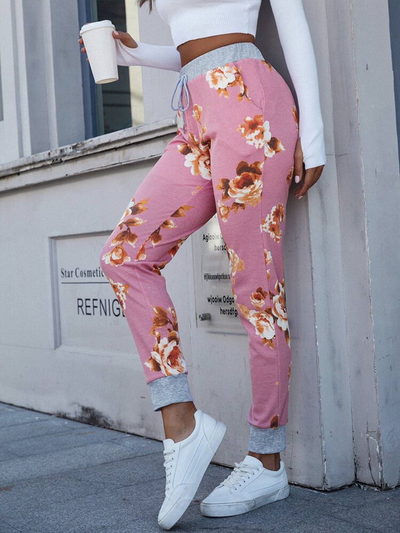 Floral print slim fit long pants with drawstring, casual style.