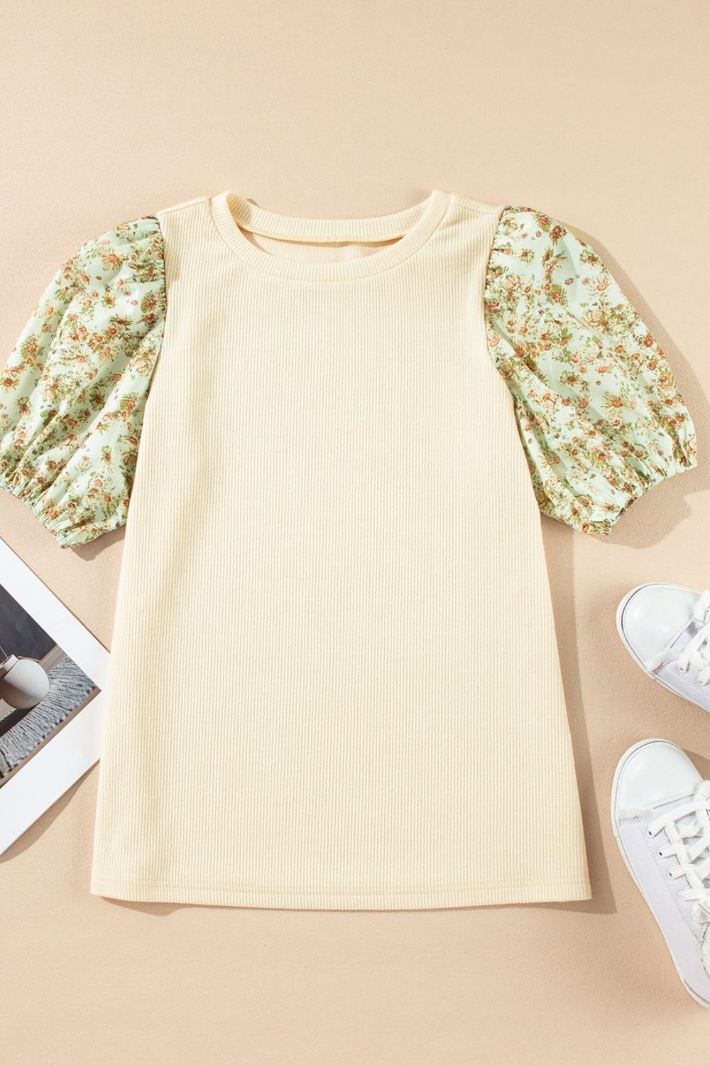 Floral puff sleeve ribbed blouse.