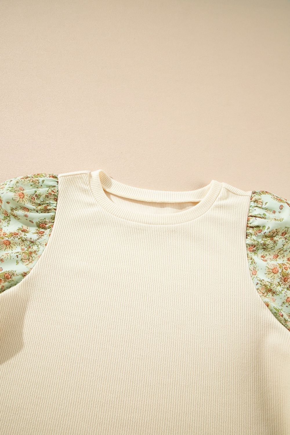 Floral puff sleeve ribbed blouse.