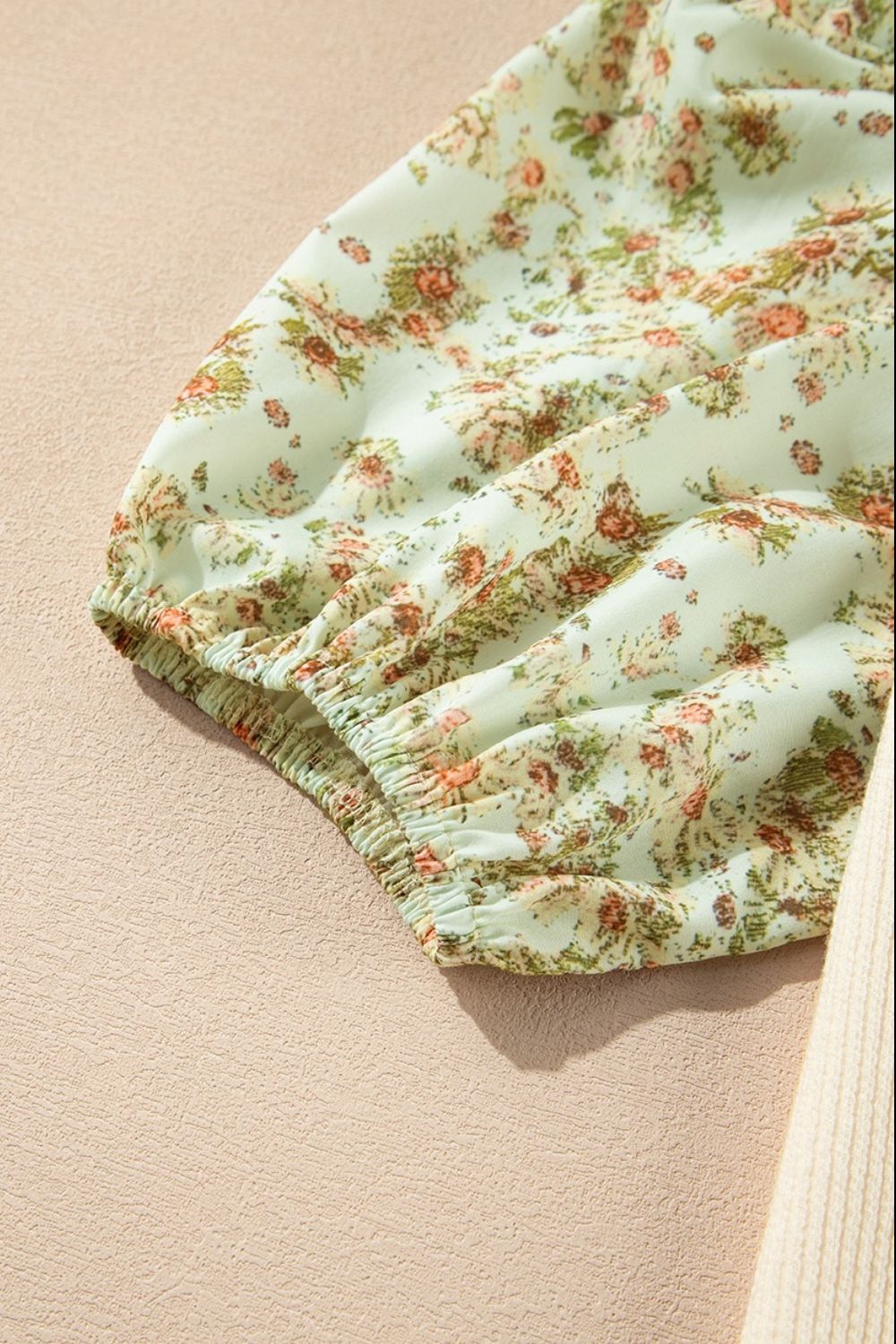 Floral puff sleeve ribbed blouse.
