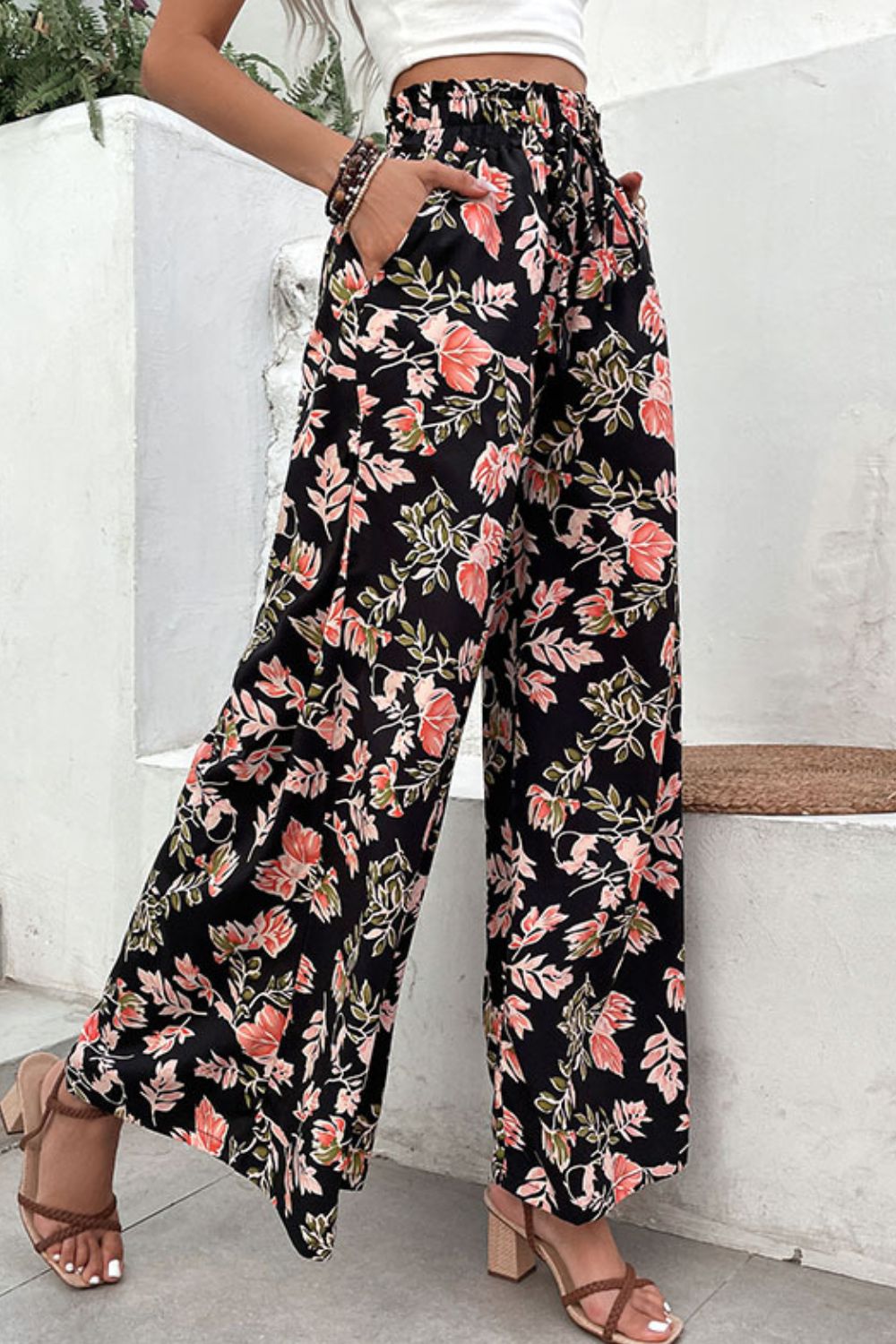 Floral pull-on wide leg pants, casual style.
